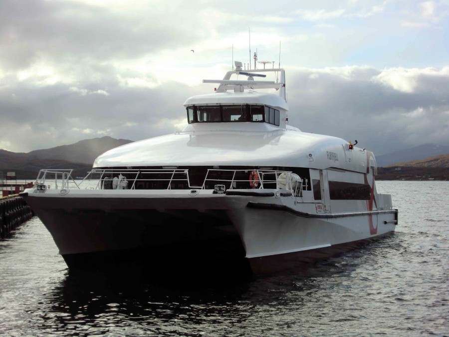 35 m Carbon Catamaran - FLØYFJELL